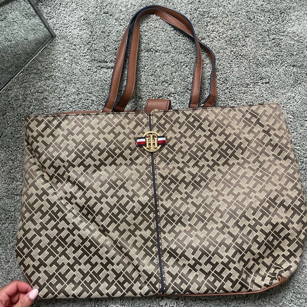 Tommy Hilfiger purse